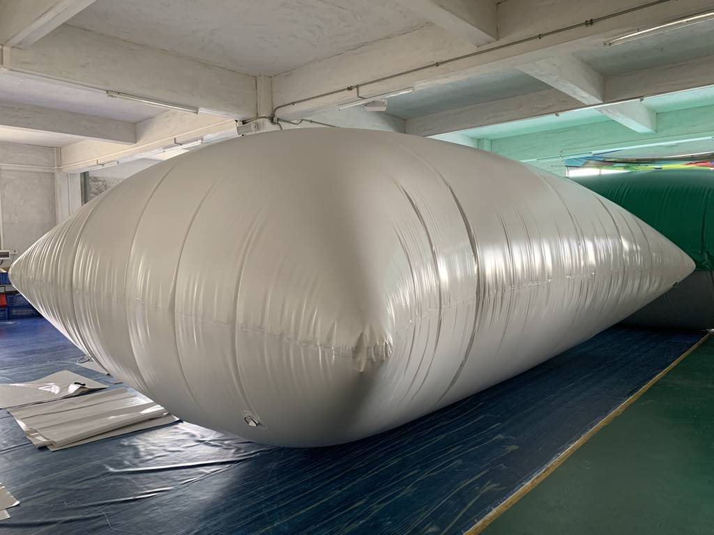 inflatable water jumpoing blob