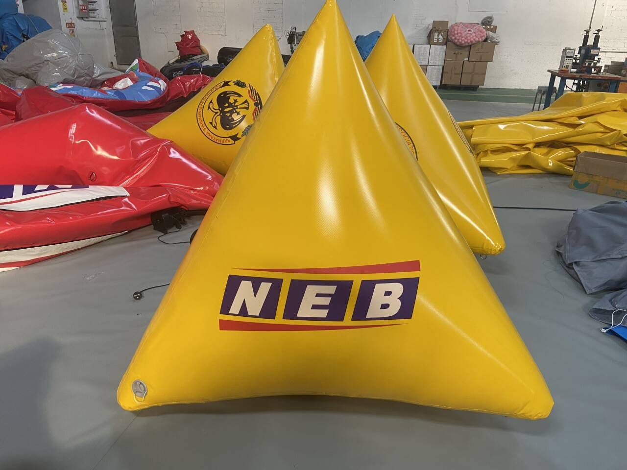 inflatable triangle buoy