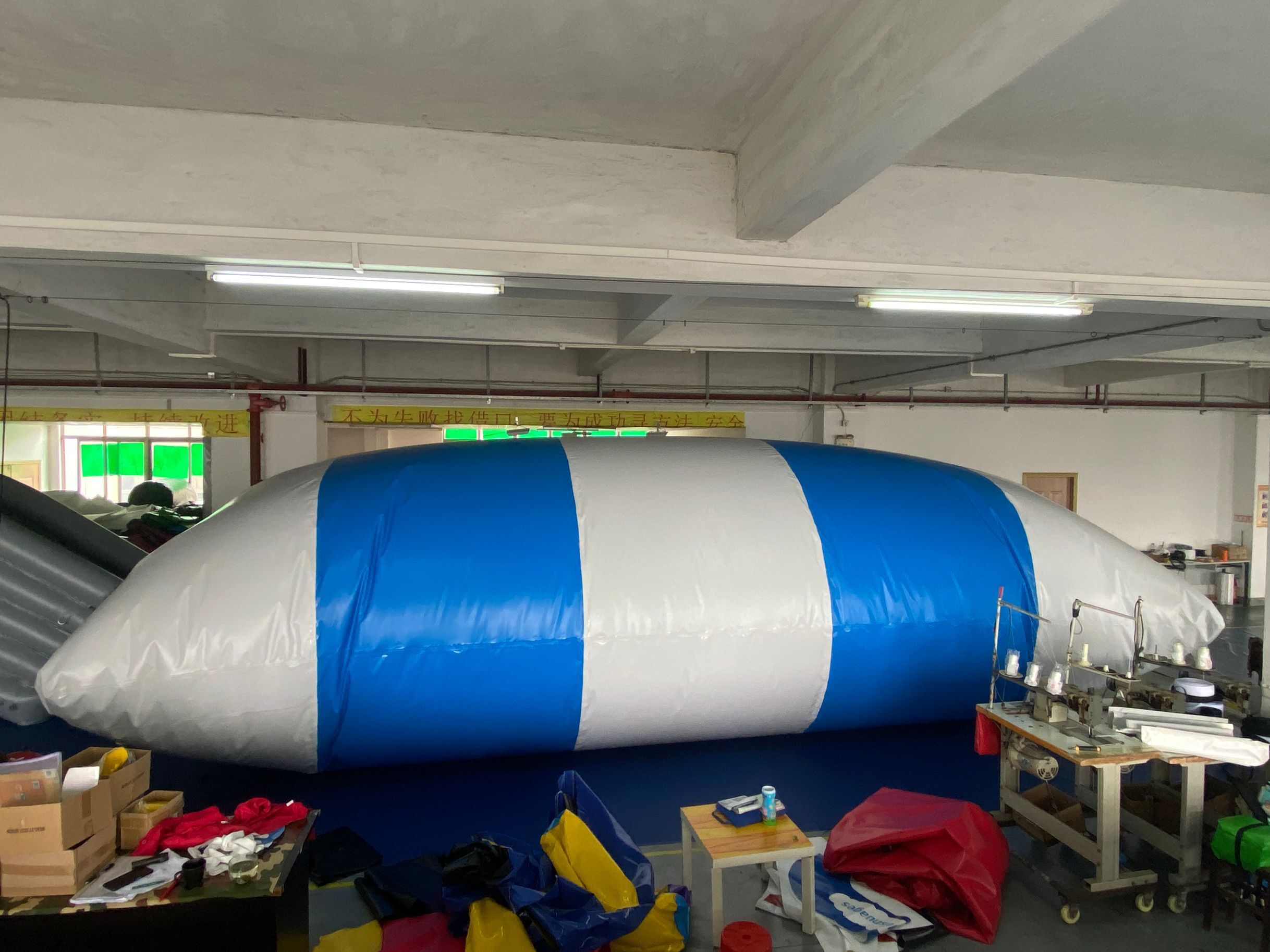 inflatable water pillow launch pad
