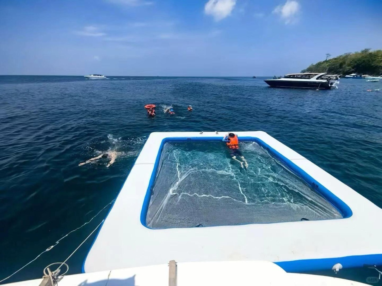 inflatable ocean pool