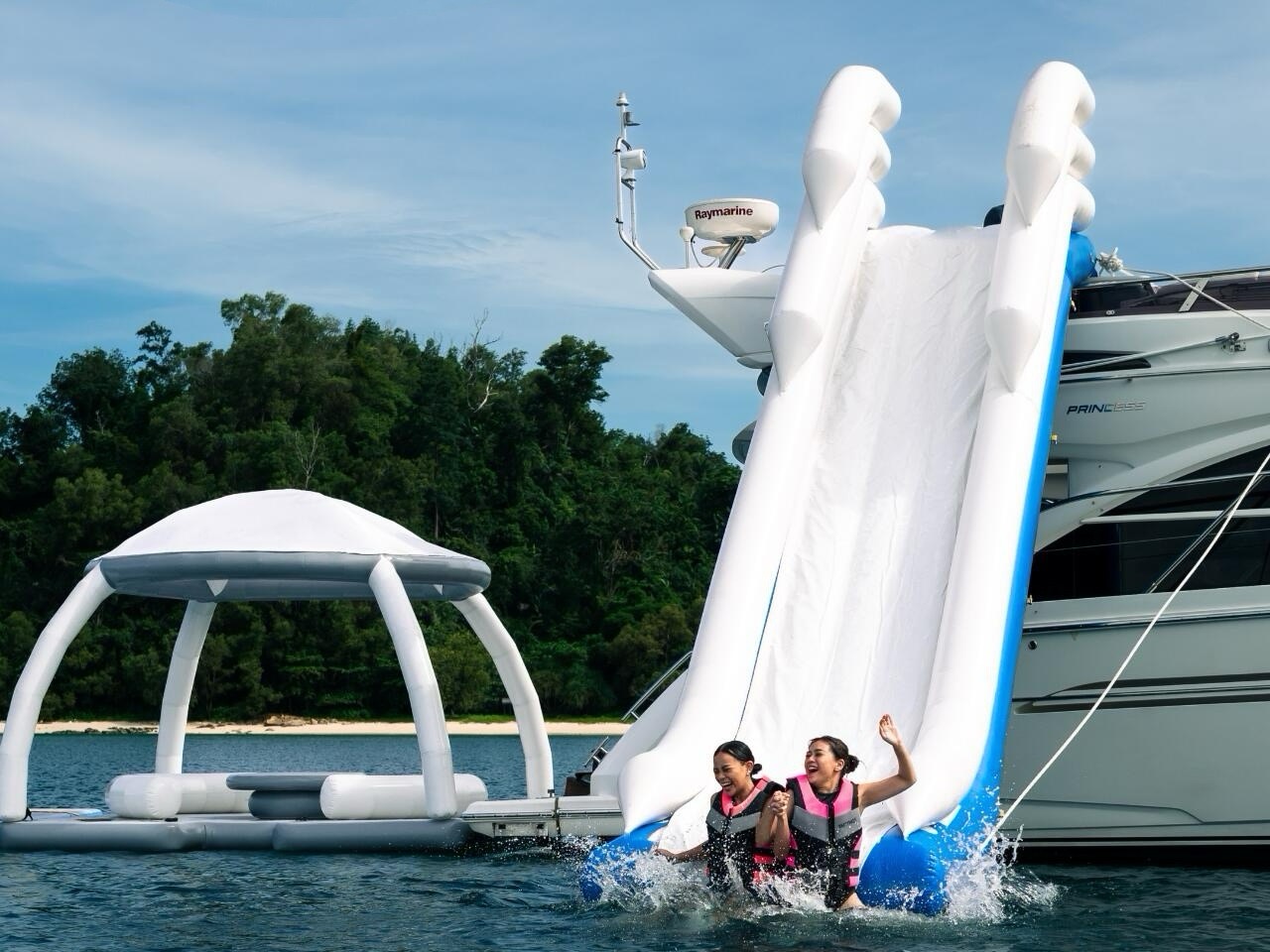 Curved Inflatable Yacht Slide Design