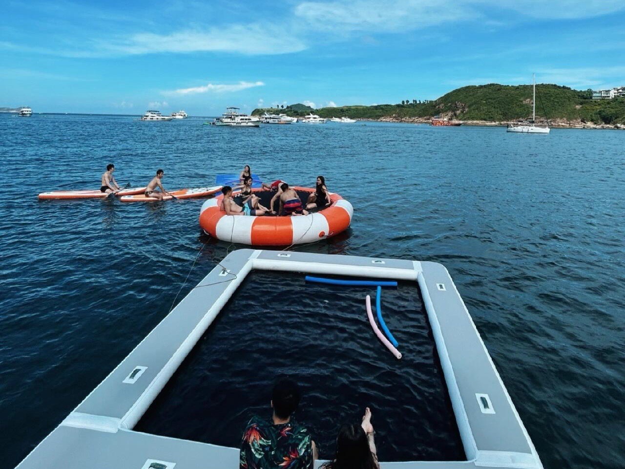 Sea pool with functional platform
