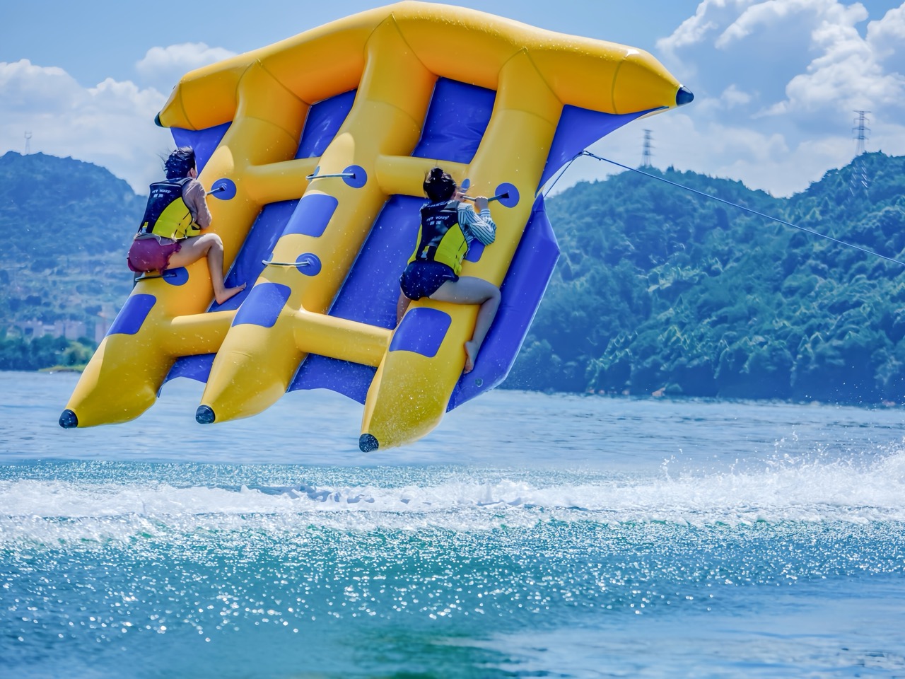 Inflatable flying fish