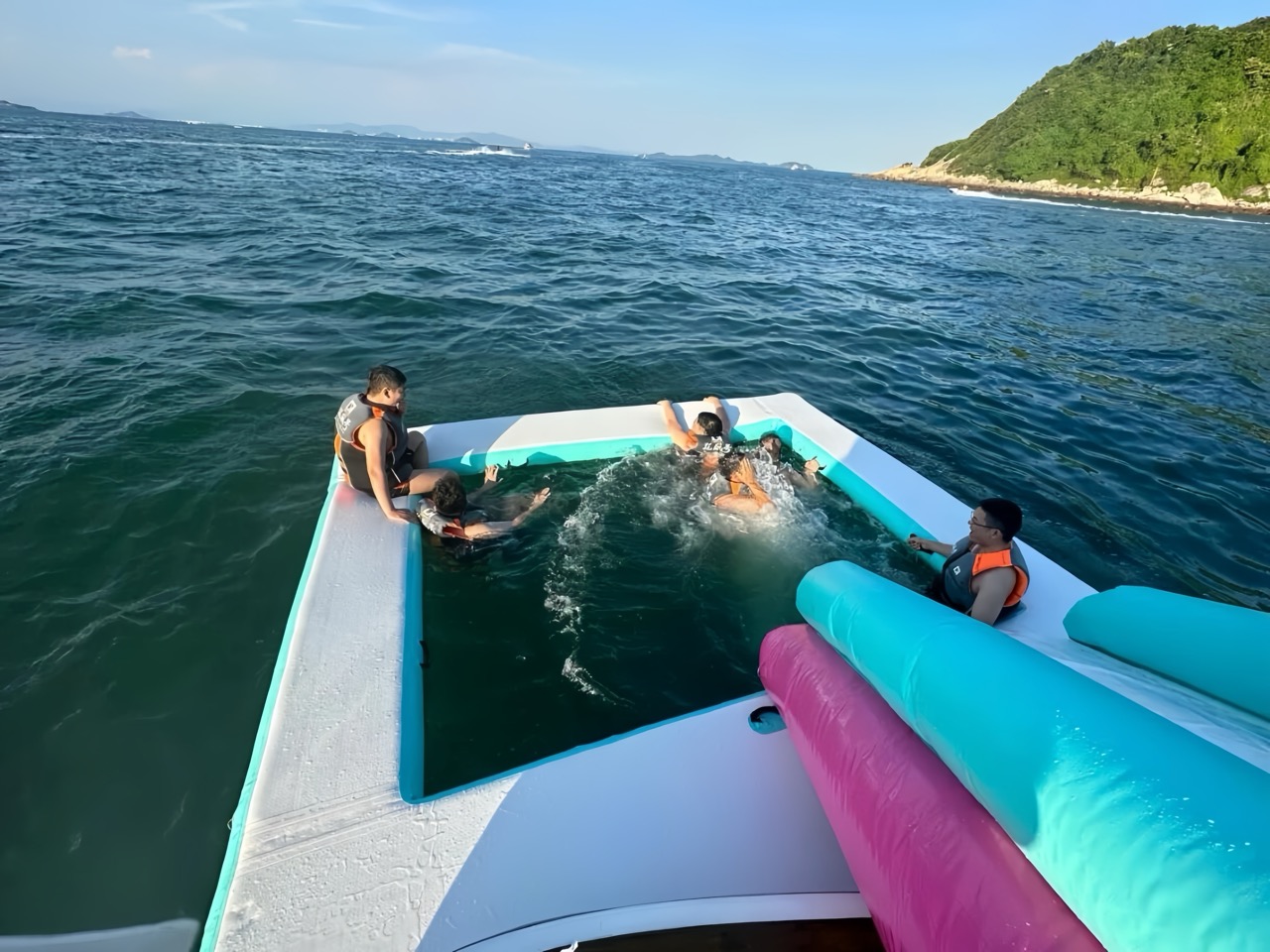 Custom gigantic inflatable pool With Net on Sea